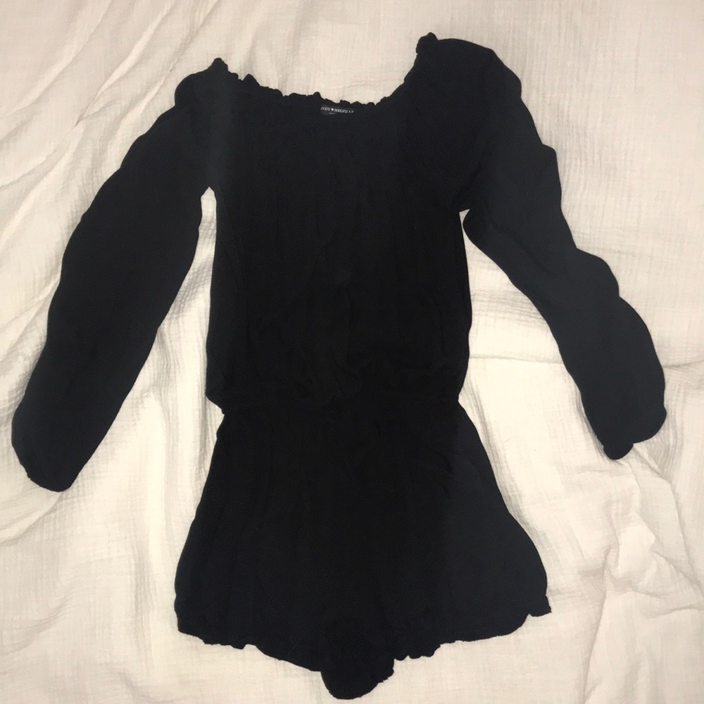 BRANDY MElVILLE — Off The Shoulder Romper